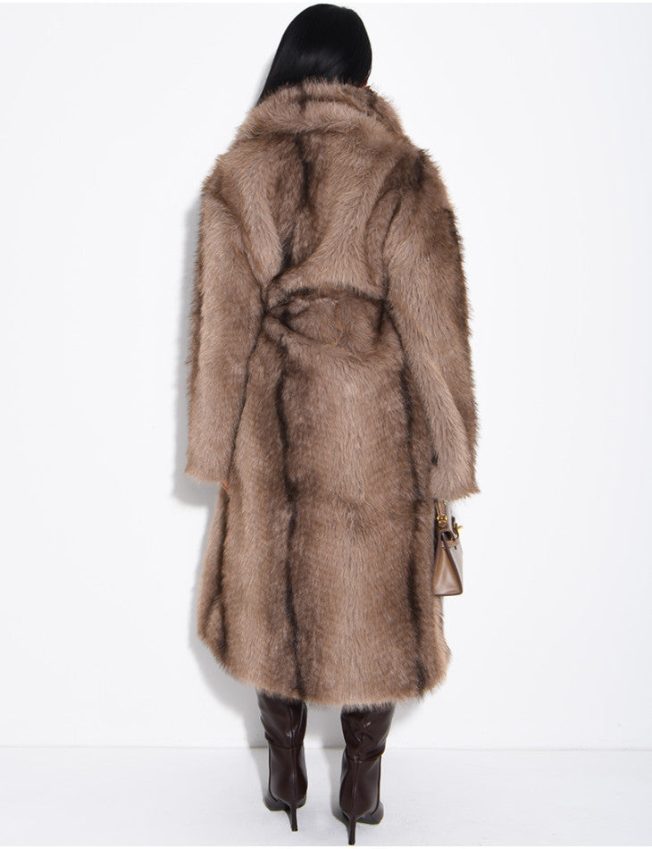 Mia | Very long faux fur coat with belt